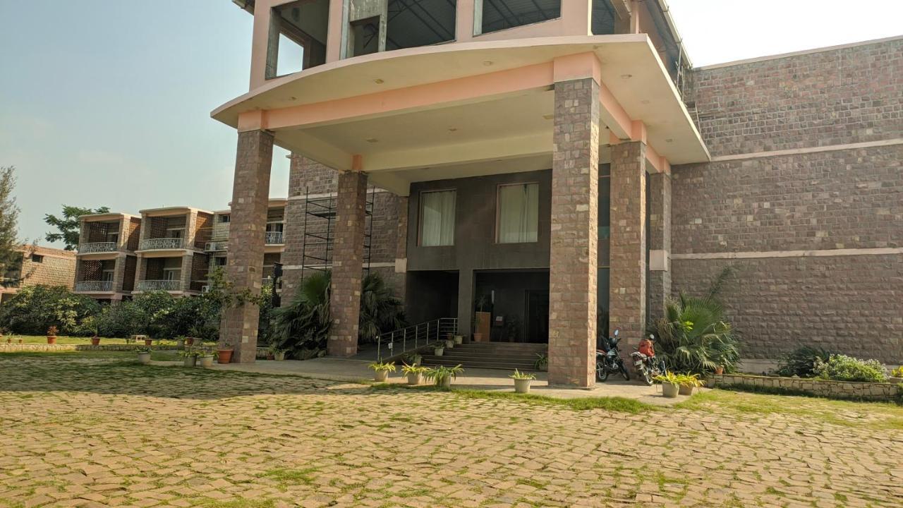 Kanthi Resorts Badami Bagalkot Ngoại thất bức ảnh