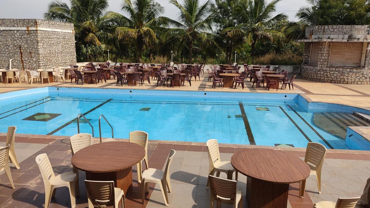 Kanthi Resorts Badami Bagalkot Ngoại thất bức ảnh