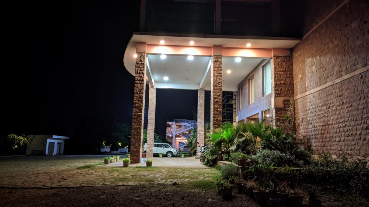 Kanthi Resorts Badami Bagalkot Ngoại thất bức ảnh