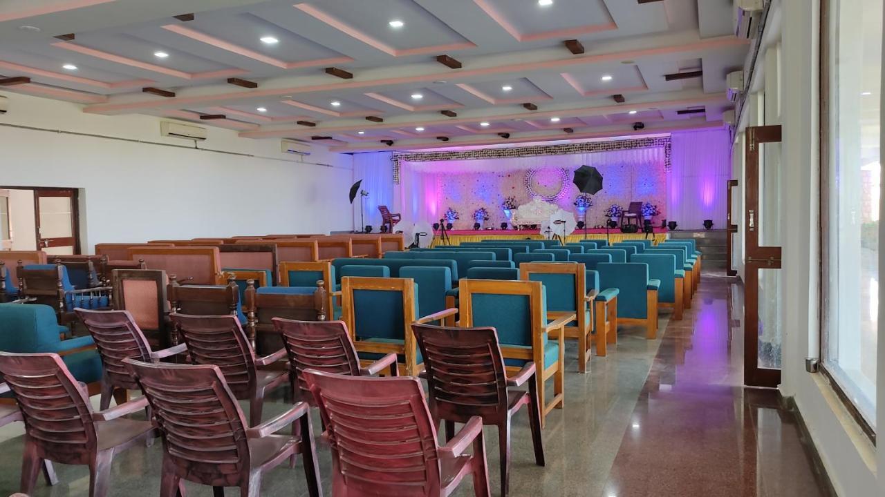 Kanthi Resorts Badami Bagalkot Ngoại thất bức ảnh
