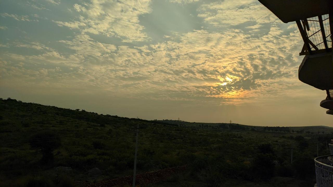 Kanthi Resorts Badami Bagalkot Ngoại thất bức ảnh
