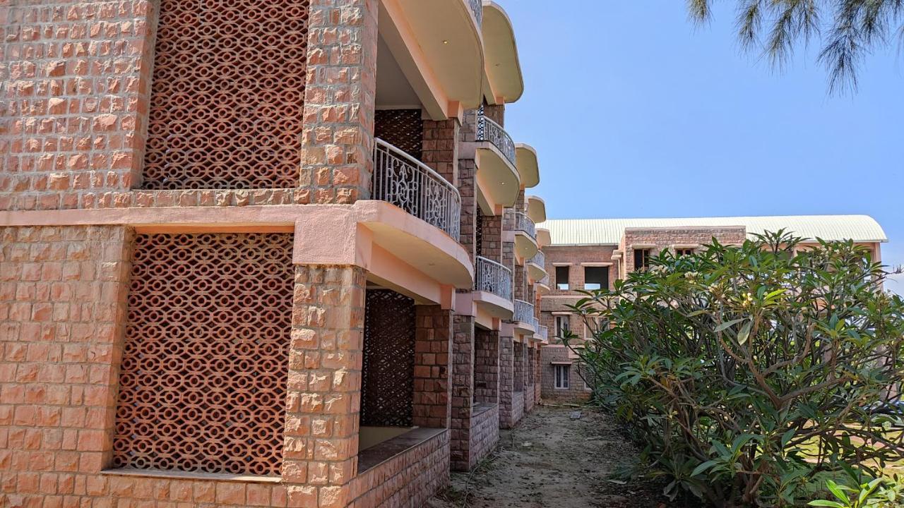 Kanthi Resorts Badami Bagalkot Ngoại thất bức ảnh