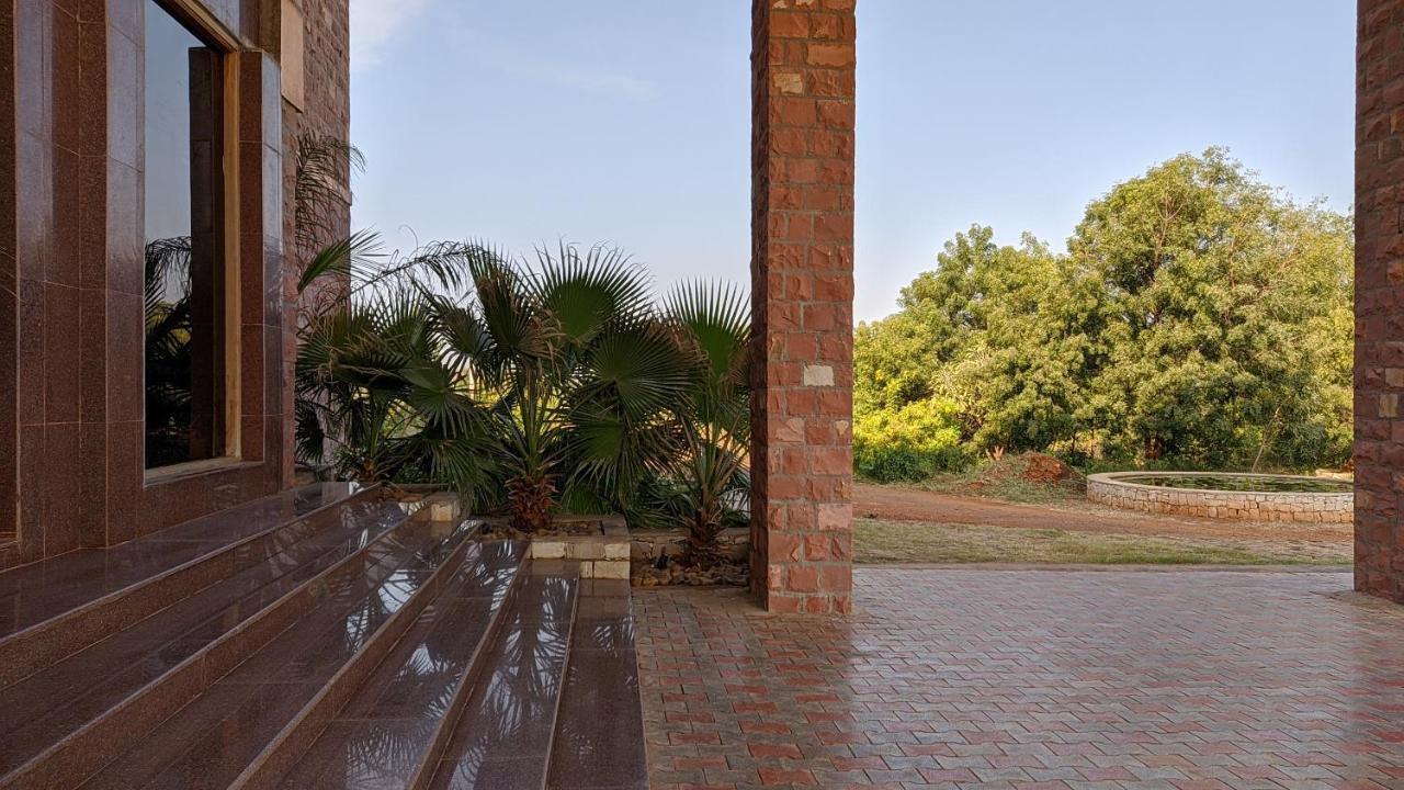 Kanthi Resorts Badami Bagalkot Ngoại thất bức ảnh