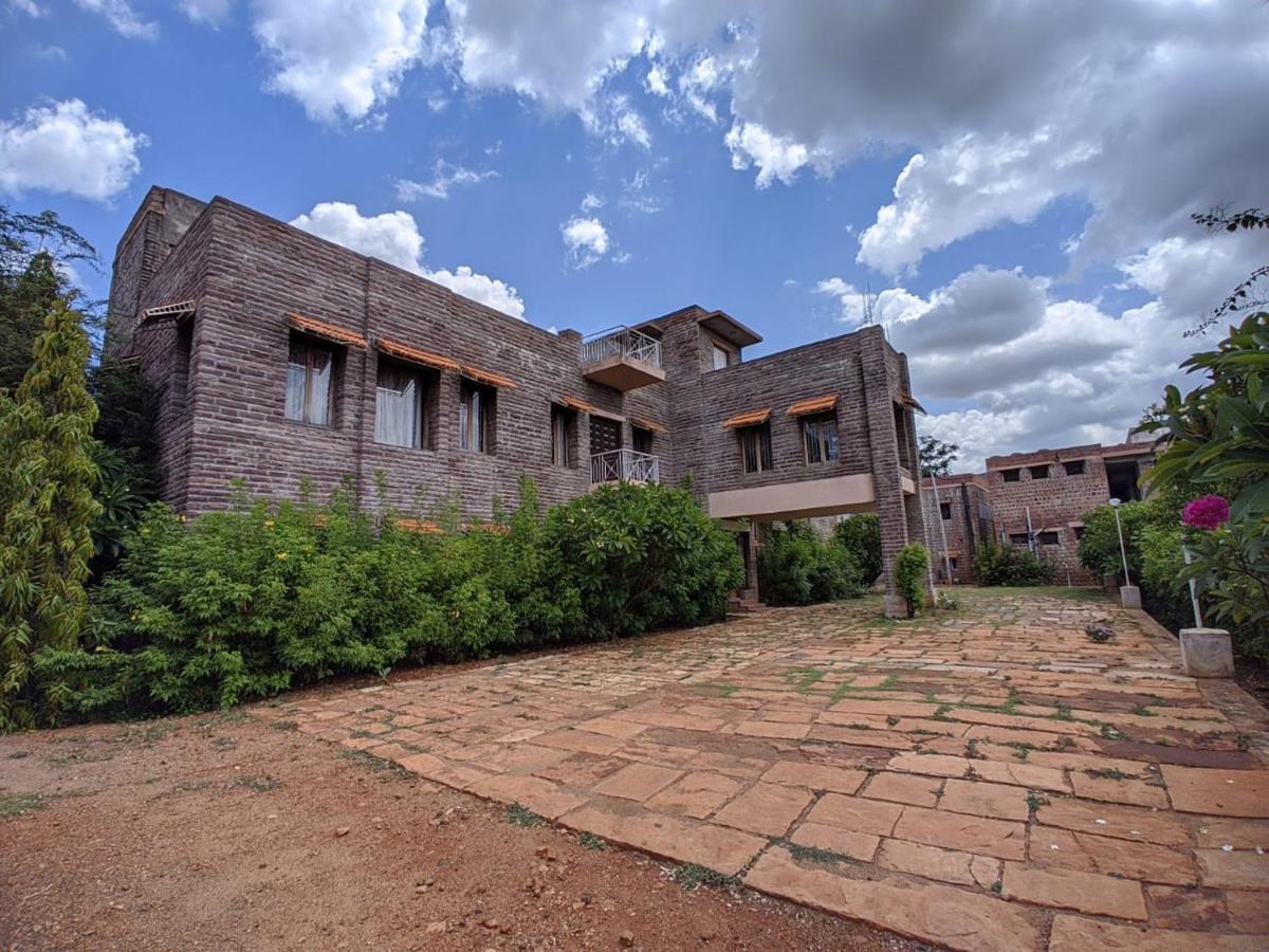 Kanthi Resorts Badami Bagalkot Ngoại thất bức ảnh