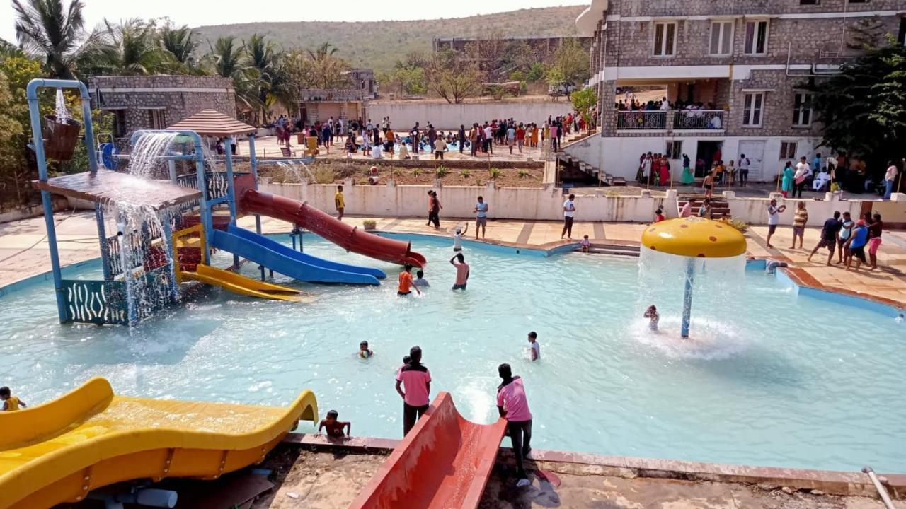 Kanthi Resorts Badami Bagalkot Ngoại thất bức ảnh